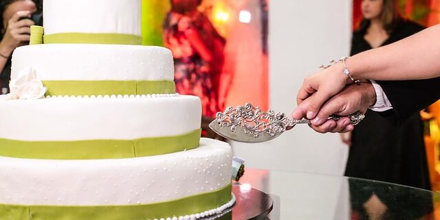 wedding-cake-478315_640